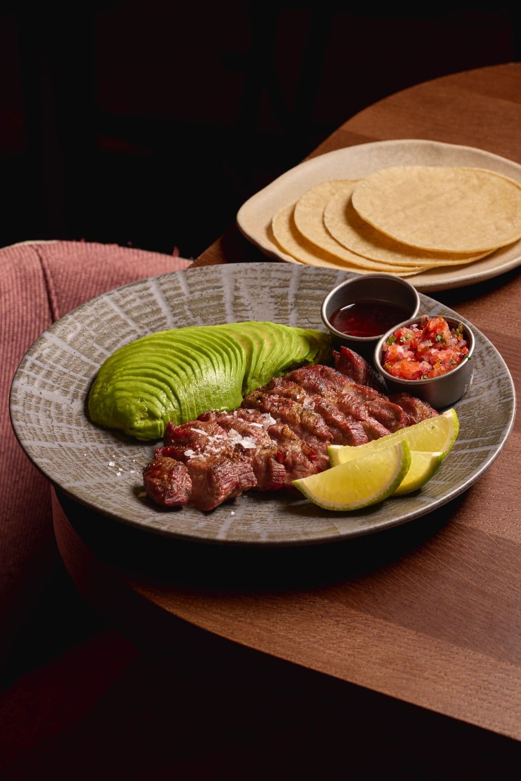 Ibérico pork pluma with avocado, pico de gallo, lime and tortillas for tacos